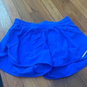 Lululemon 4 inch hotty hots